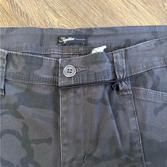 NWT Supplies Camouflage Women's Jeans - Picture 2 of 7